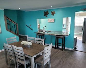 Charming Villa - Chesapeake Beach - Dining room