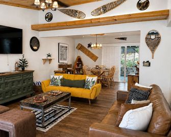 Prime Yosemite Location Hottub Family-Friendly - Oakhurst - Huiskamer