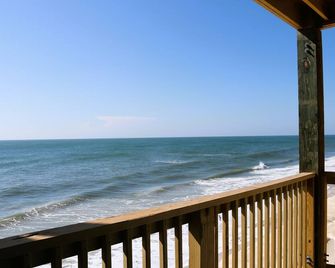 Oceanfront: Beach, Sand and Views at Coral Reef! - North Topsail Beach - Balcony