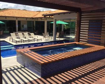 Pousada Kanto Suites & Spa - Capitólio - Piscina