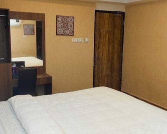 Omr Grand Inn - Navalur - Habitación