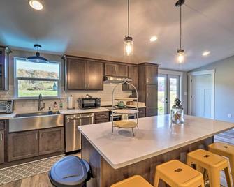 Scenic Home on 20-Acre Farm Families Welcome - Cleveland - Mutfak
