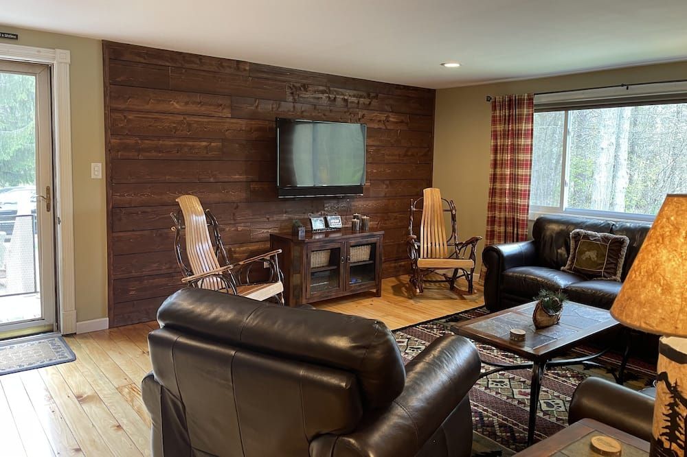 Relax at Our River Retreat - Chestertown - Вітальня
