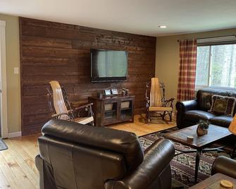 Relax at Our River Retreat - Chestertown - Huiskamer