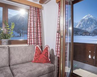 Alpenherz Ferienwohnungen - Pertisau - Wohnzimmer