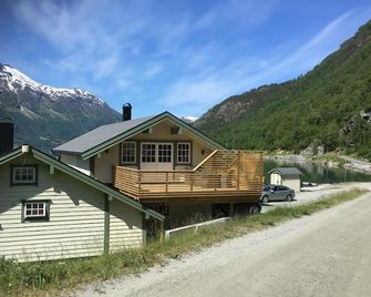 Vollsnes Feriehus - Hjelle - Building