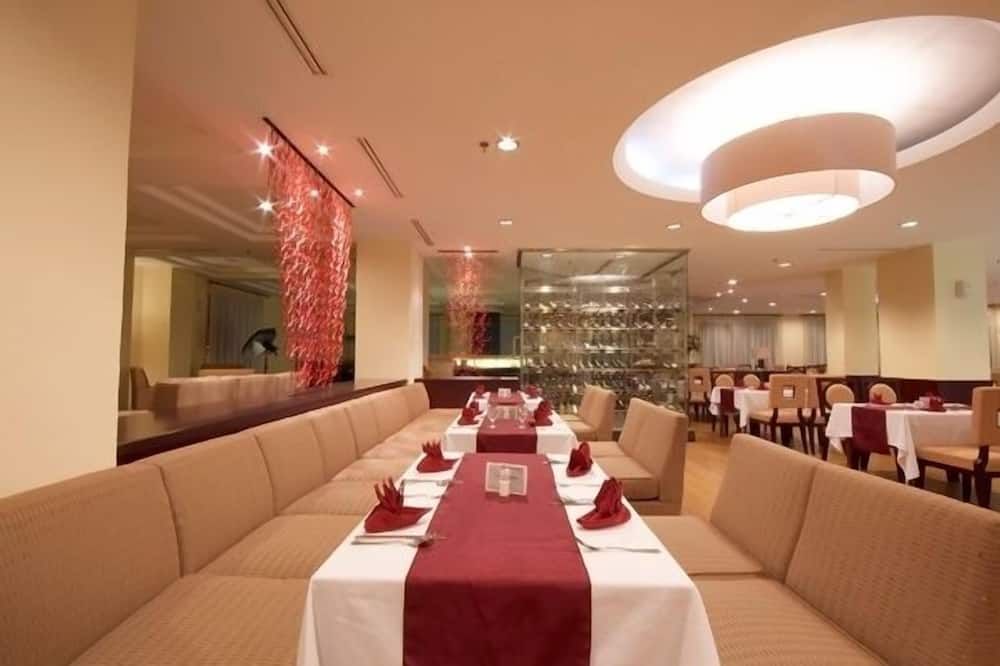 Hotel Gran Puri Manado - מאנאדו - מסעדה