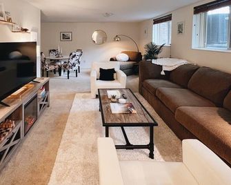 Skiers Paradise — Modern 2BR, mins from resorts! - Cottonwood Heights - Sala de estar