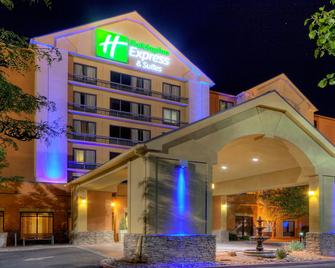 Holiday Inn Express & Suites Albuquerque Midtown - Albuquerque - Building