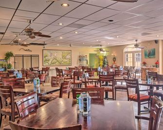 Naples Resort Retreat with Pool Access! - Naples - Restaurant