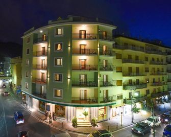 Hotel Tourist - Sorrento - Building