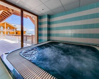 Cosy Plein Sud, Les Orres 1800 at the foot of the slopes - Embrun - Басейн