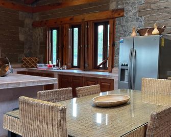 Hotel y Cabañas Mountain Lodge - Zacatlan - Їдальня