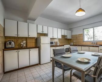 White Hostel - Limassol - Cocina