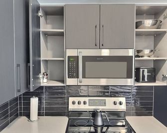 Chic Studio, Gym Access, Steps to Regions Field) for field - Birmingham - Cuisine