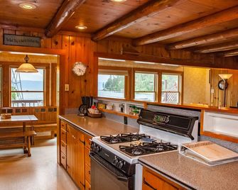 Lakefront Gem-Gentle Waterfront,paddle Boards, Firepit,comfort,play Set,location - Somers - Kitchen