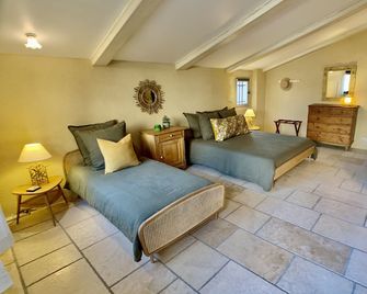 Gorgeous property in a calm village with plenty of space & heated pool - Saint-Victor-des-Oules - Schlafzimmer