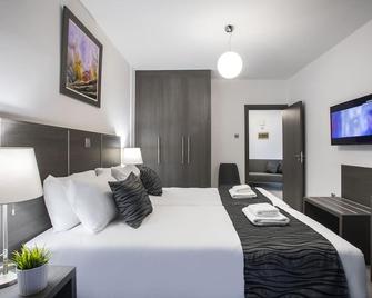 Blazer Residence - לרנקה - חדר שינה