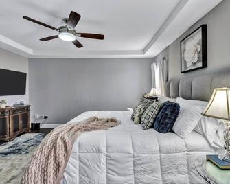 Pool Playhouse: Firepit, Grill, Games & Sunlounger - Allen - Bedroom