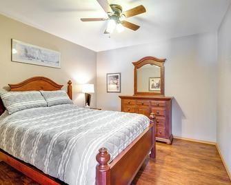 Murphysboro Retreat w/ Deck Near Kinkaid Lake! - Murphysboro - Habitación