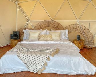 Bohemia Glamping - El Retiro - Sypialnia