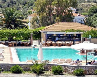 Panselinos Hotel - Míthymna - Uima-allas