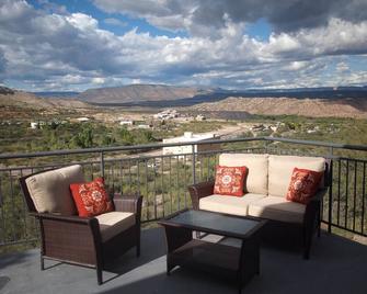 The Historic Clarkdale Lodge is your adventure headquarters! - Clarkdale - Balcony
