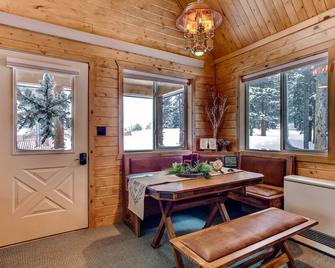 Cozy Quiet Log Cabin in the Woods w/ Epic Views, Fireplace - Whimsical Hollow - Fairplay - Jídelna