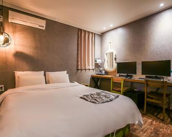 Daejeon Yuseong Hotel Louis - Daejeon - Schlafzimmer