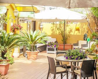 Hotel Annabelle - Ischia - Patio