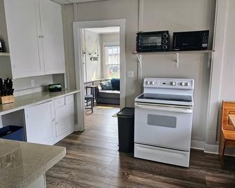 Lakeview Bliss: Shawano Getaway - Short walk to public beach and park - Shawano - Kuchyň