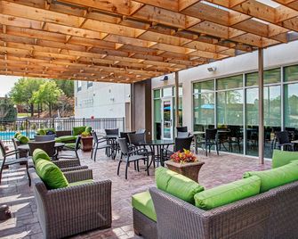 Holiday Inn Express & Suites Covington By IHG - Covington - Innenhof