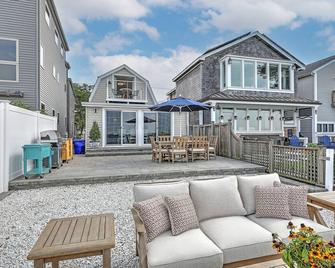 Amazing New England views - Private beachfront by Sabin Point! - East Providence - Patio