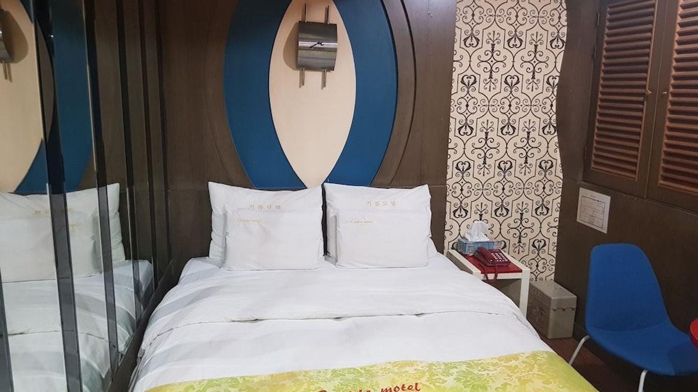 Couple Motel