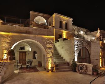 Phocas Cave Suites - Cavusin - Building