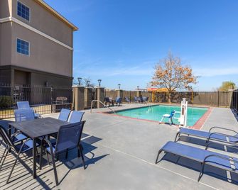 La Quinta Inn & Suites by Wyndham Kyle Austin South - Kyle - Bazén