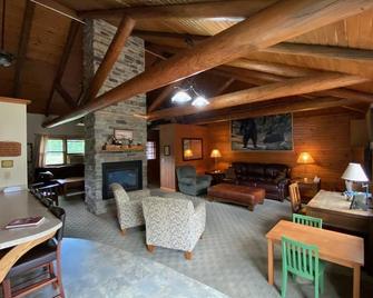 Peaceful, Quiet Retreat in the North Woods - Bowler - Sala de estar