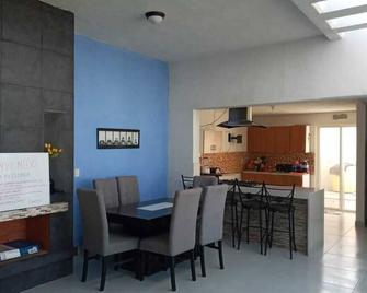 Contemporary home near Haciendas and vineyards 3 bedrooms 2,733 sq/ft - San Juan del Río - Comedor