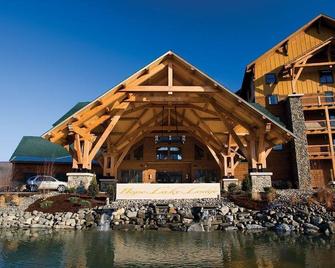 Pool, Hot Tub, Gym | On-Site Waterpark & Spa - Cortland - Building