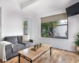 Tasman Holiday Parks - Fraser Coast - Hervey Bay - Living room