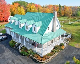 Magnificent Ranch-style estate with Spa, game room. 10min from Trois-Rivieres - Bécancour - Building