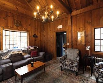 Blue Bear Inn - Francestown - Living room