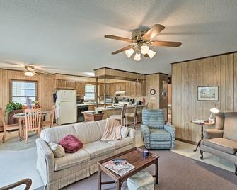 Pet-Friendly Second Row House Steps to Beach! - Holden Beach - Living room