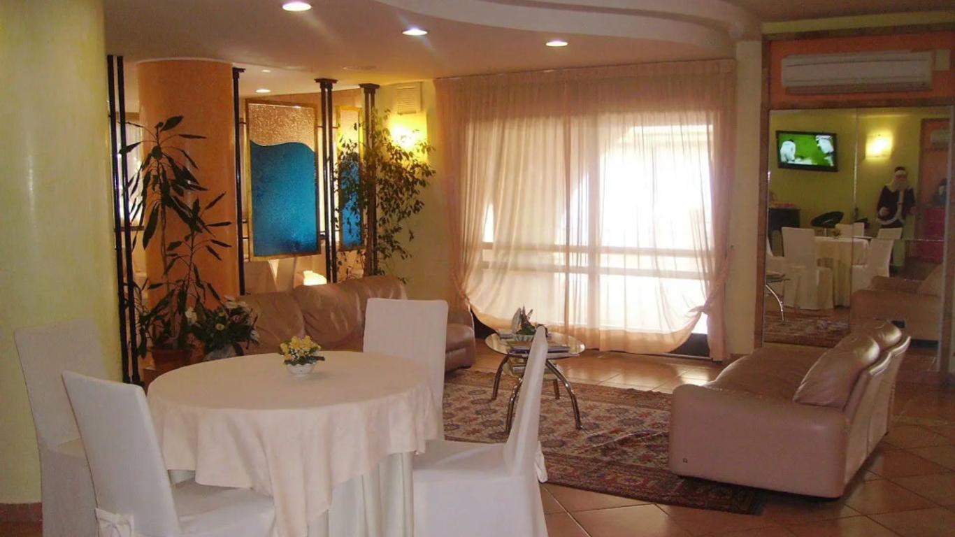 Hotel Diecimare