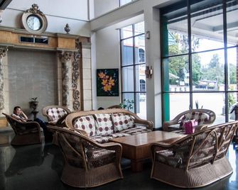 Green Garden Hotel - Berastagi - Лоббі