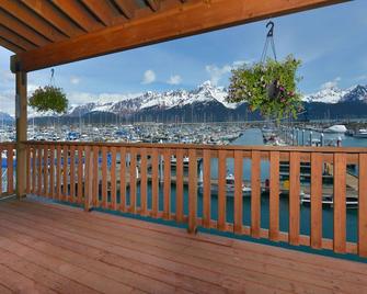 Safari Lodge - Seward - Balcón