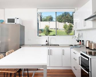 Aloha Beach House - Fingal Bay - Cocina