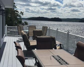 Adirondack Lakefront Getaway - Tupper Lake - Balcón
