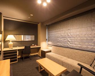 Century Plaza Hotel - Tokushima - Wohnzimmer