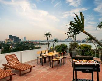 Pegasy Suites Lakeside - 河內 - 陽台